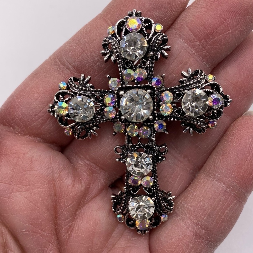 Sparkling Cross Brooch and / or Pendant for your favorite necklace!